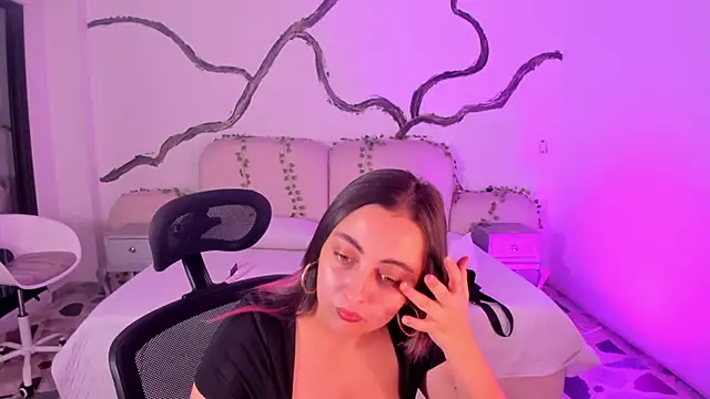 SarahCastro1  online show from 09/12/25, 04:01