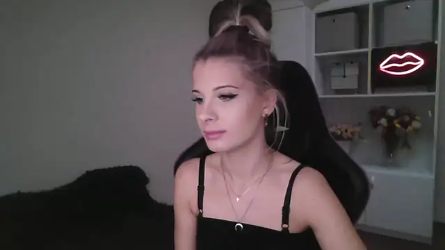 KristineGlow online show from 10/13/25, 02:06