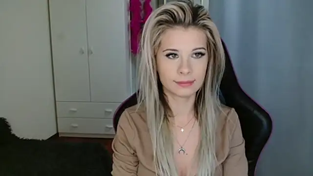 KristineGlow online show from 10/29/25, 03:14