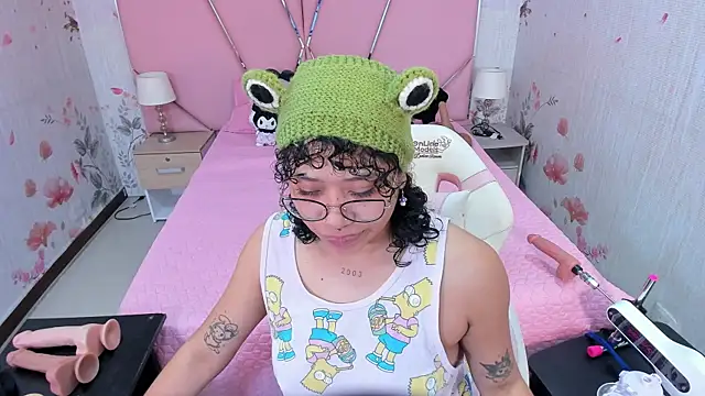 Snapshot of SafiroAgataaa chatting on 10/15/25, 07:36 SafiroAgataaa online show from 10/15/25, 07:36