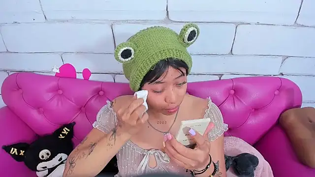 Snapshot of SafiroAgataaa chatting on 11/12/25, 02:45 SafiroAgataaa online show from 11/12/25, 02:45