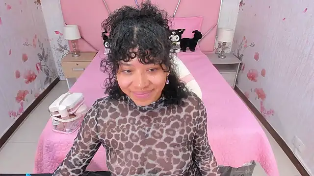 Snapshot of SafiroAgataaa chatting on 11/18/25, 03:23 SafiroAgataaa online show from 11/18/25, 03:23