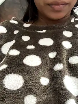 Snapshot of HeerStd chatting on 11/16/25, 04:29 HeerStd online show from 11/16/25, 04:29