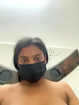 Snapshot of HeerStd chatting on 11/19/25, 06:02 HeerStd online show from 11/19/25, 06:02