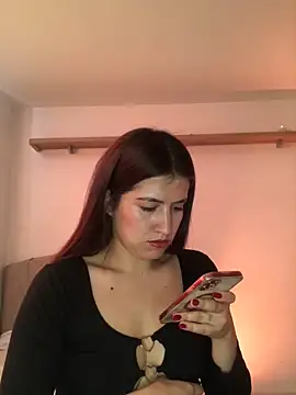 BrunnetAri  online show from 10/31/25, 03:02