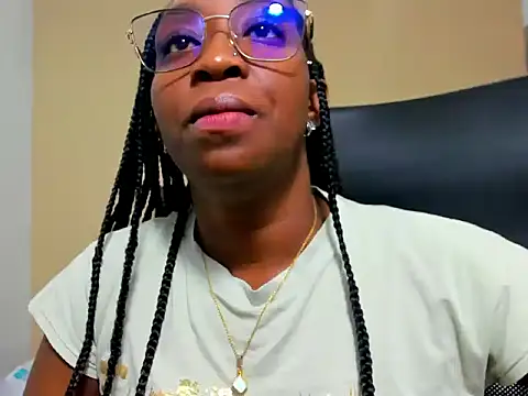 Snapshot of AndreaRossii1 chatting on 09/20/25, 12:17 AndreaRossii1 online show from 09/20/25, 12:17