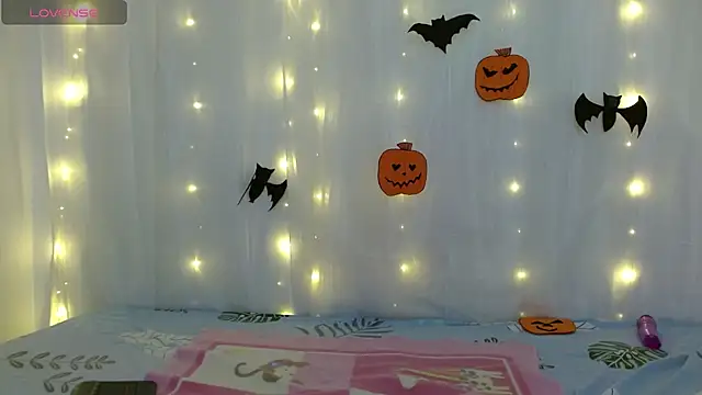 Snapshot of NoraParkeer chatting on 10/09/25, 07:01 NoraParkeer online show from 10/09/25, 07:01