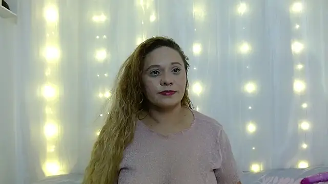 Snapshot of NoraParkeer chatting on 11/20/25, 08:08 NoraParkeer online show from 11/20/25, 08:08