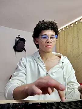 Snapshot of Tom_Blues chatting on 09/23/25, 12:08 Tom Blues online show from 09/23/25, 12:08