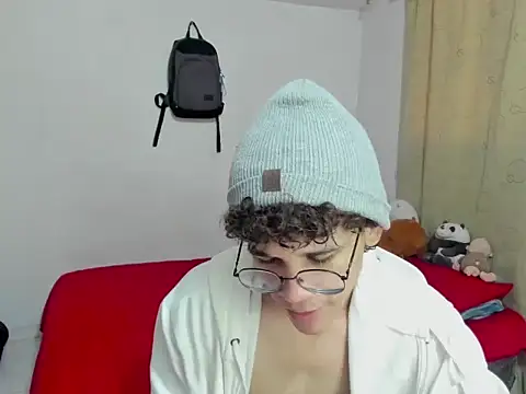 Snapshot of Tom_Blues chatting on 10/01/25, 12:55 Tom Blues online show from 10/01/25, 12:55