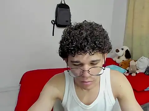 Snapshot of Tom_Blues chatting on 10/02/25, 01:29 Tom Blues online show from 10/02/25, 01:29