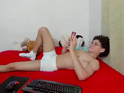 Snapshot of Tom_Blues chatting on 10/08/25, 01:53 Tom Blues online show from 10/08/25, 01:53