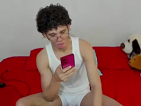 Snapshot of Tom_Blues chatting on 10/09/25, 02:04 Tom Blues online show from 10/09/25, 02:04