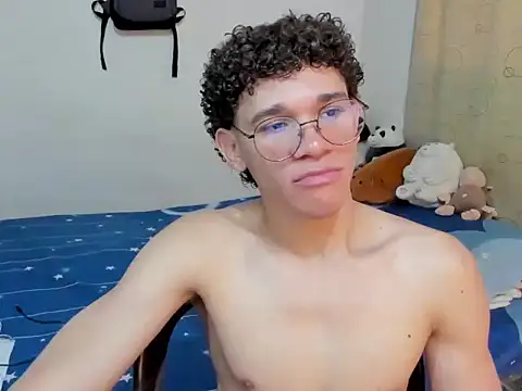 Snapshot of Tom_Blues chatting on 10/20/25, 02:17 Tom Blues online show from 10/20/25, 02:17