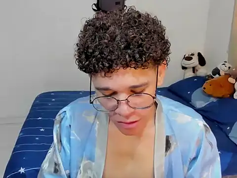 Snapshot of Tom_Blues chatting on 10/21/25, 02:40 Tom Blues online show from 10/21/25, 02:40