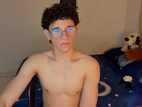 Snapshot of Tom_Blues chatting on 10/22/25, 10:59 Tom Blues online show from 10/22/25, 10:59