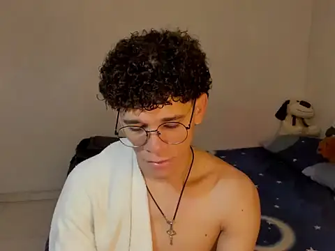 Snapshot of Tom_Blues chatting on 10/28/25, 12:52 Tom Blues online show from 10/28/25, 12:52