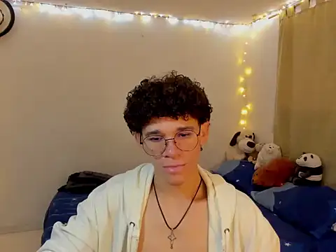 Snapshot of Tom_Blues chatting on 10/29/25, 12:29 Tom Blues online show from 10/29/25, 12:29