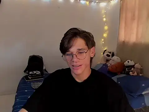 Snapshot of Tom_Blues chatting on 10/30/25, 05:35 Tom Blues online show from 10/30/25, 05:35