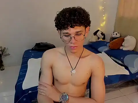 Snapshot of Tom_Blues chatting on 11/04/25, 12:48 Tom Blues online show from 11/04/25, 12:48