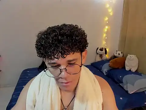 Snapshot of Tom_Blues chatting on 11/11/25, 12:16 Tom Blues online show from 11/11/25, 12:16