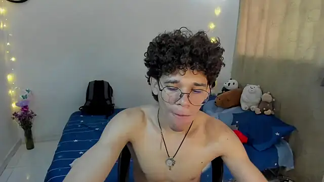 Snapshot of Tom_Blues chatting on 11/13/25, 03:00 Tom Blues online show from 11/13/25, 03:00