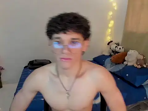 Snapshot of Tom_Blues chatting on 11/18/25, 02:21 Tom Blues online show from 11/18/25, 02:21