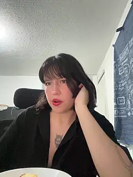 Snapshot of aliciia_23 chatting on 10/02/25, 03:24 aliciia 23 online show from 10/02/25, 03:24
