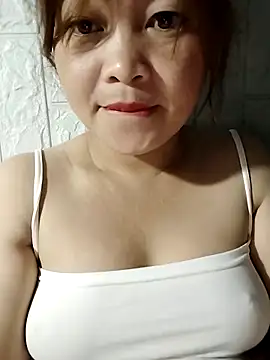 Lyly nuce online show from 09/29/25, 08:02