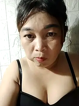 Lyly nuce online show from 09/30/25, 04:12