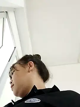 Lyly nuce online show from 10/09/25, 11:14