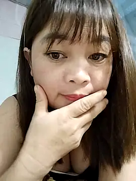 Lyly nuce online show from 10/19/25, 11:05