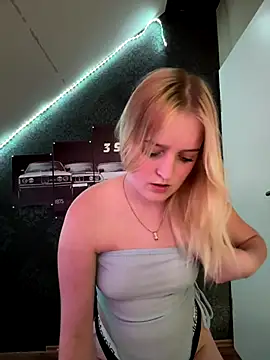 DieBlondeHannah online show from 09/11/25, 03:01