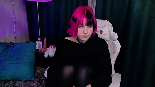 KikiMoor online show from 10/23/25, 09:19