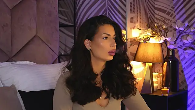 Snapshot of EvaRhea chatting on 11/07/25, 04:01 EvaRhea online show from 11/07/25, 04:01