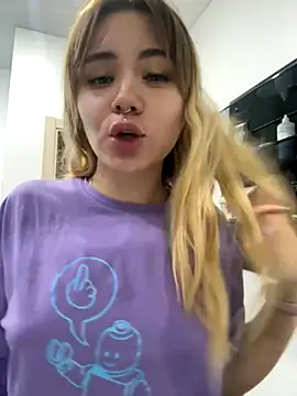 LunaMillie online show from 10/25/25, 07:30