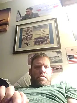 Snapshot of Iceman198244 chatting on 10/21/25, 12:28 Iceman198244 online show from 10/21/25, 12:28