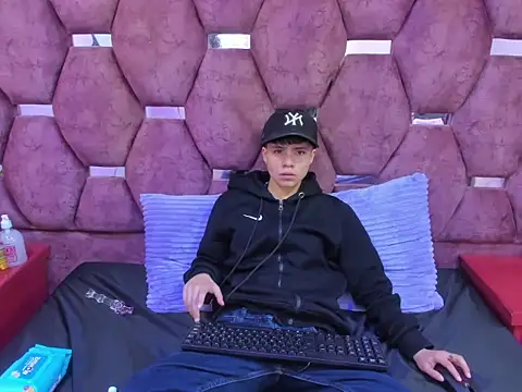 Bruno Cruzz online show from 10/14/25, 02:34