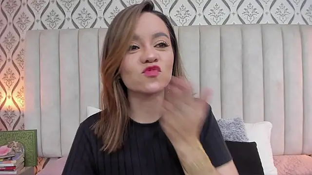 Sky Junne online show from 10/12/25, 05:45