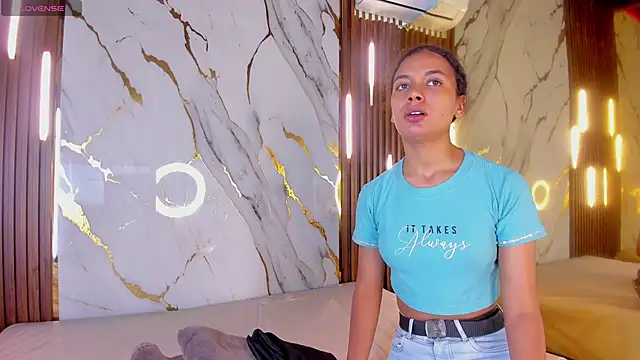 VictoriaDuart online show from 11/08/25, 08:07