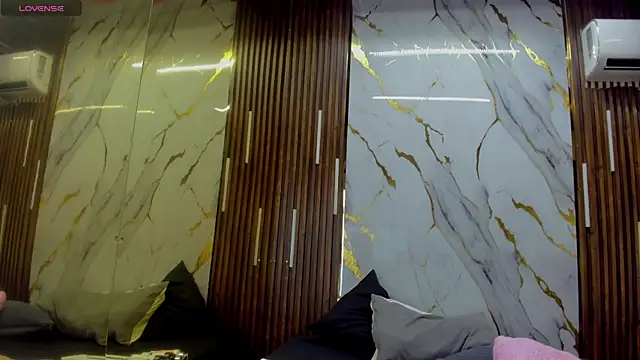 VictoriaDuart online show from 11/10/25, 08:19