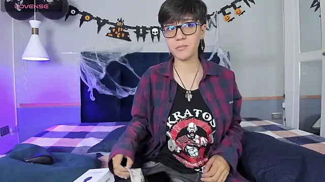 Tsuki Maru online show from 10/19/25, 07:36