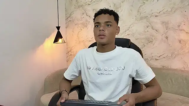 Valentino Thompson online show from 10/01/25, 08:15