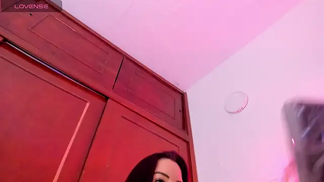  valeria saenz  online show from 11/10/25, 02:21