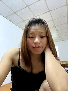 Snapshot of Mai_bb chatting on 09/22/25, 04:09 Mai bb online show from 09/22/25, 04:09