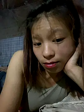Snapshot of Mai_bb chatting on 10/10/25, 12:37 Mai bb online show from 10/10/25, 12:37