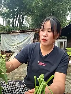 ALIENHR38 online show from 10/27/25, 02:48