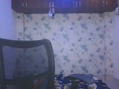 Snapshot of priyaverma00 chatting on 10/18/25, 08:20 priyaverma00 online show from 10/18/25, 08:20