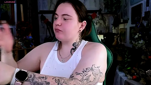 KatrinClark online show from 11/16/25, 04:56