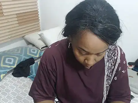 Snapshot of matilde_hot chatting on 10/24/25, 05:15 matilde hot online show from 10/24/25, 05:15